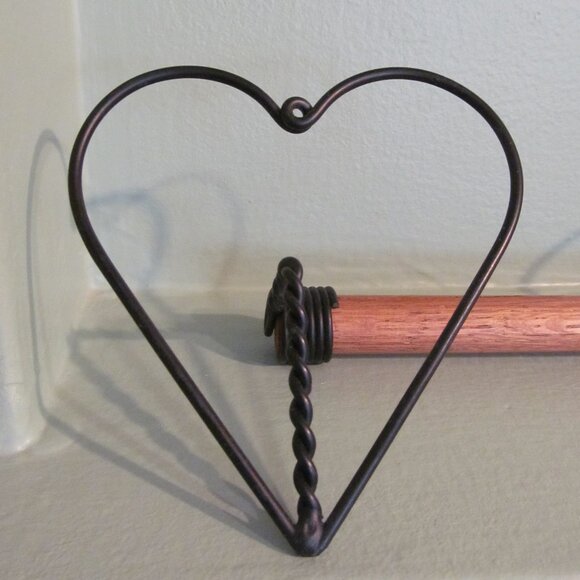 Vintage Home Interiors Metal & Wood Towel Holder Decor Metal Hearts Wooden Dowel - Picture 3 of 15